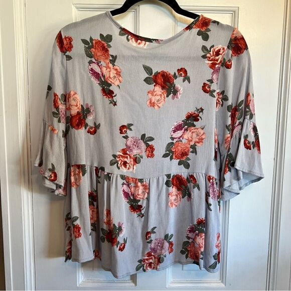 The Outfit floral flowy top Medium - Picture 2 of 6